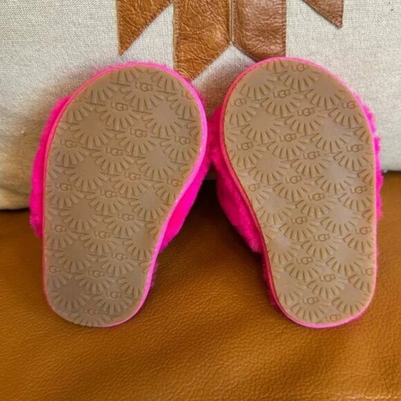 Never Worn UGG Baby Girls' Fluff Yeah Slide Slipper - Picture 2 of 3